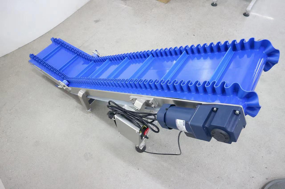 Quick release ready bags conveyor